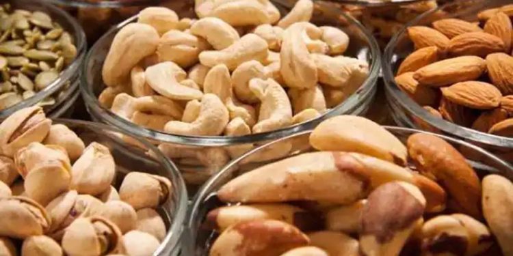 सूखे मेवे हैं सेहत का खजाना, जानिए क्या हैं इन ड्राइ फ्रूट्स के फायदे