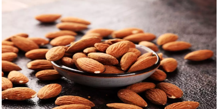 ज्यादा ‘बादाम’ खाना हो सकता है रिस्की, जानें इसके 4 खतरनाक साइड इफेक्ट्स