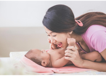 इतने दिन का बच्चा शुरू कर देगा है सुनना, ऐसा करने से जल्दी सीखेगा भाषा