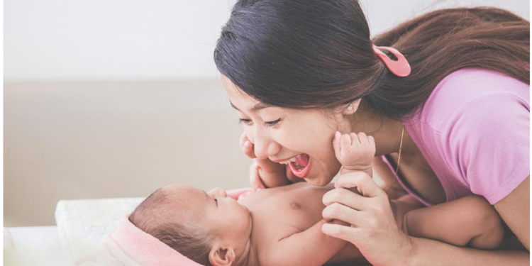 इतने दिन का बच्चा शुरू कर देगा है सुनना, ऐसा करने से जल्दी सीखेगा भाषा