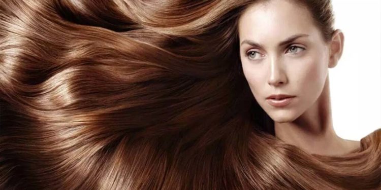 अगर चाहती हैं लंबे और घने बाल तो इतने दिन में करें ट्रिमिंग