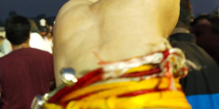 क्या आप जानते हैं कि हिन्दू धर्म में कलाई पर क्यों बांधा जाता है कलावा