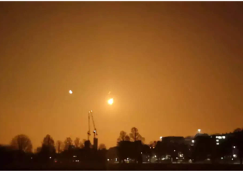 उत्तरी फ्रांस में रात में हो गया दिन, अंतरिक्ष से फ्रांस पर आग का गोला बनकर गिरी मुसीबत