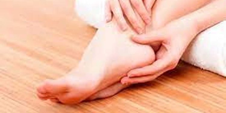 चेहरे के साथ-साथ पैरों का भी रखें ख्याल, इन घरेलू नुस्खों को करें ट्राई