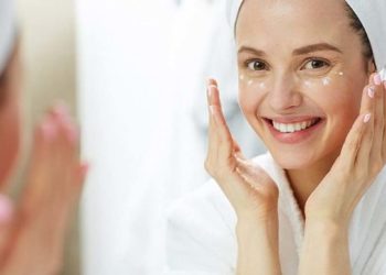 मेकअप उतारने के लिए अपनायें प्राकृतिक तरीके