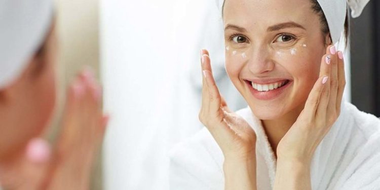 मेकअप उतारने के लिए अपनायें प्राकृतिक तरीके