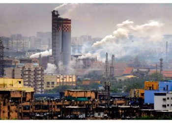 साल 2022 में दुनिया का 8वां सबसे प्रदूषित देश भारत, लोग सात गुना जहरीली हवा में सांस ले रहे