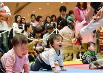 इस देश में जनसंख्या की भारी कमी, बच्चे पैदा करने के लिए 8 लाख रुपए दे रही सरकार