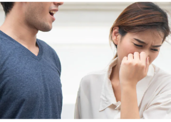 इन 5 वजहों से आती है मुंह से बदबू, इन आसान उपायों से दूर करें बदबू