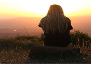 चुप बैठने के शरीर को होते हैं कई फायदे! दूर रहेंगी ये बीमारियां