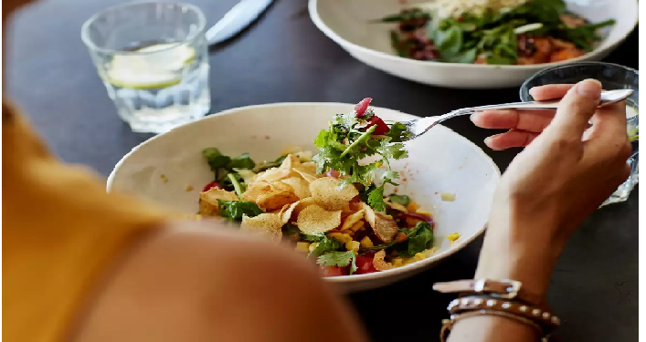 लंच या डिनर के तुरंत बाद भूलकर भी ना करें ऐसा हो सकता है भारी नुकसान