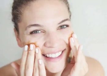 गर्मियों में ऐसे करें मेकअप, भूलकर भी ना करें ये गलतियां