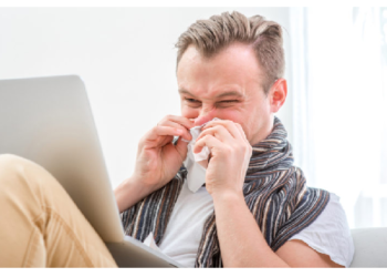 छींक रोकाना पड़ा भारी, दिमाग की नसें भी फट गई, तीन सर्जरी के बाद बची जान