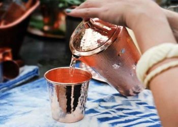 गंभीर बीमारियों से बचाता है तांबे के बर्तन में रखा पानी