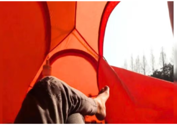 कारपोरेट कल्‍चर से तंग आकर युवक ने छोडी नौकरी, पैसा कम पड़ा तो तंबू में रहने लगा