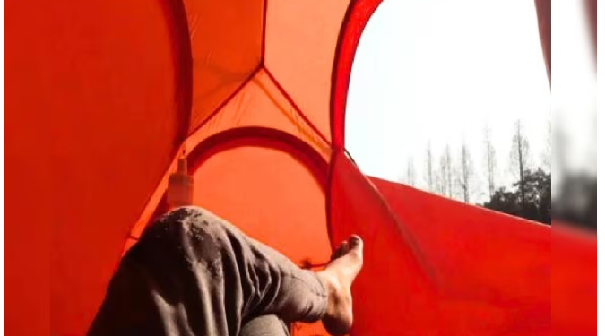 कारपोरेट कल्‍चर से तंग आकर युवक ने छोडी नौकरी, पैसा कम पड़ा तो तंबू में रहने लगा