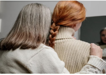 महिला ने अपनी जीवित मां का कर दिया अंतिम संस्कार, सुनकर लोगों ने पीट लिया माथा