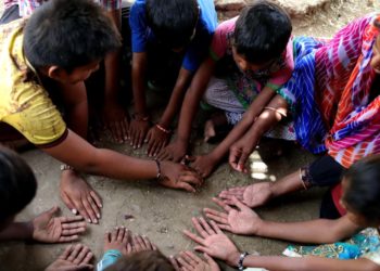 बच्चों को करने दें भूलकर भी ना रोके ना टोके