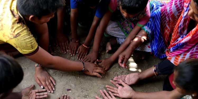 बच्चों को करने दें भूलकर भी ना रोके ना टोके