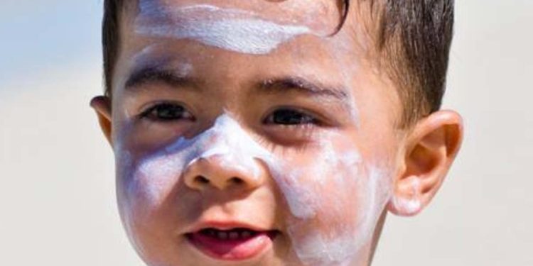 बचपन में सनस्क्रीन से कम होता है कैंसर का खतरा