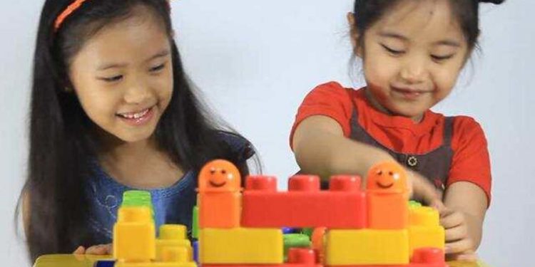 याददाश्त बढ़ाने बच्चे के साथ कुछ दिमागी कसरतें करें