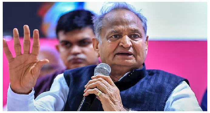 लड़कियों से छेड़छाड़ करने वालों को नहीं मिलेगी सरकारी नौकरी