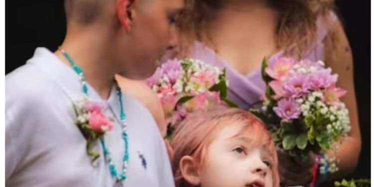 10 साल की बेटी का बॉयफ्रेंड से करवाया ब्याह! दुल्हन बनने की थी आखिरी इच्छा