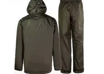 बारिश में इस प्रकार रेनकोट, वॉटरप्रूफ वॉचेज की खरीददारी करें