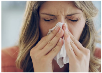 आखिर छींकते वक्त क्यों बंद हो जाती हैं आंख, ये है असल वजह