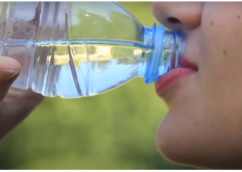 ज्यादा पानी पीना भी मौत के करीब ले जा सकता है, वॉटर टॉक्सिसिटी होने के चांस