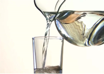 गर्म पानी पीकर कंट्रोल करें यूरिक एसिड, अनहेल्दी डाइट और लाइफस्टाइल से बढता है यूरिक एसिड