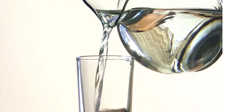 गर्म पानी पीकर कंट्रोल करें यूरिक एसिड, अनहेल्दी डाइट और लाइफस्टाइल से बढता है यूरिक एसिड