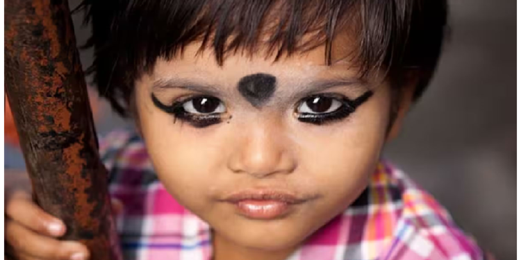 बच्चों की आंखों के लिए सुरक्षित नहीं काजल, ये है वजह