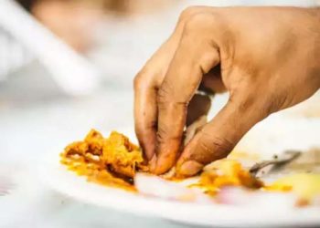 कांटे, चम्मच नहीं हाथ से खाने के हैं कई फायदे