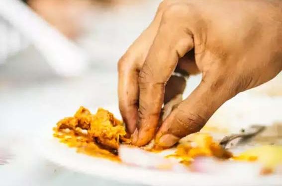 कांटे, चम्मच नहीं हाथ से खाने के हैं कई फायदे