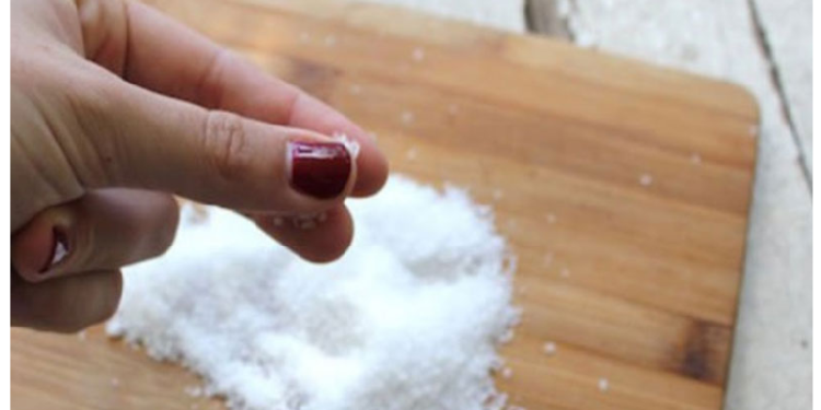 खाने में अलग से मिलाया चुटकी भर नमक…..दे देगा ये गंभीर बीमीरी