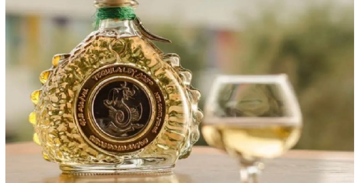 33 हजार रुपये की एक बूंद शराब, पूरी बोतल पर जड़े हैं हीरे-रूबी