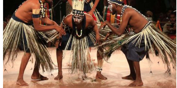 यहां शादी के लिए नाच-गाकर लडकियों को रिझाते है लडके