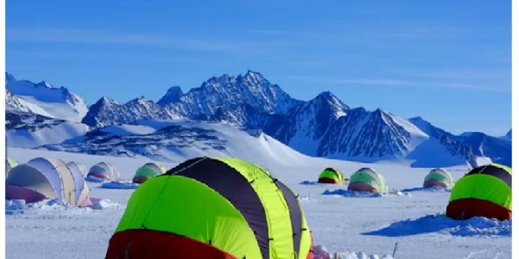 जिंदगी जीने के लिए रोजाना करना पडता है यहां स्ट्रगल, यहां रहता है 24 घंटे अंधेरा