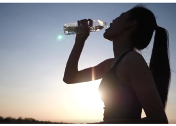 लडकी को पानी अच्छा नहीं लगा तो छोड दिया पीना, फिर हुआ ये