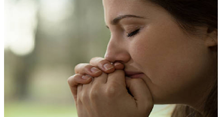 घर के वॉल पेपर के पीछे मिला सालों पुराना संदेश, महिला ने देखा और रोने लगी