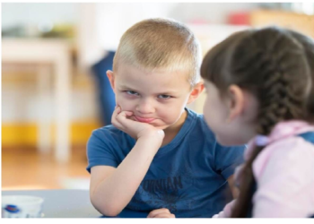 अगर आपका बच्चा भी नहीं सुनता आपकी बात तो अपनाएं ये तरीके