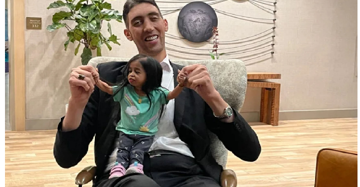 दुनिया के सबसे लंबे शख्स कोसेन से मिली सबसे छोटी महिला ज्योति