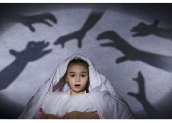 अपने बच्चे को अज्ञात भय से ऐसे बचायें