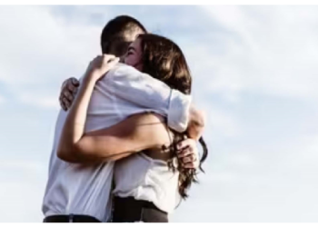 विदेशों में प्यार की झप्पी के चुकाने होते हैं पैसे, ग्राहकों की लगी रहती है लाइन