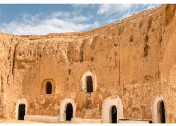 घरों को जमीन के अंदर बनाते है यहां के लोग, धरती के नीचे बसा असली पाताल लोक