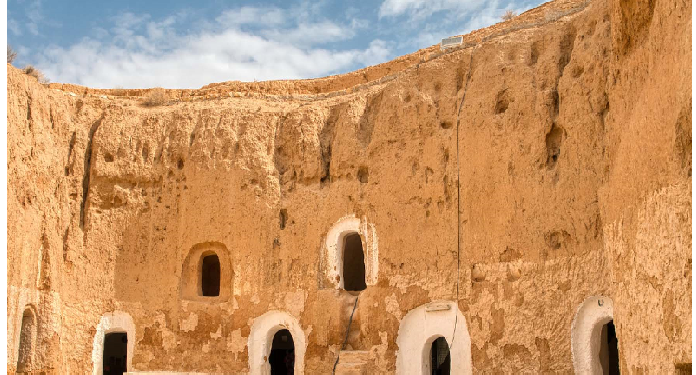 घरों को जमीन के अंदर बनाते है यहां के लोग, धरती के नीचे बसा असली पाताल लोक