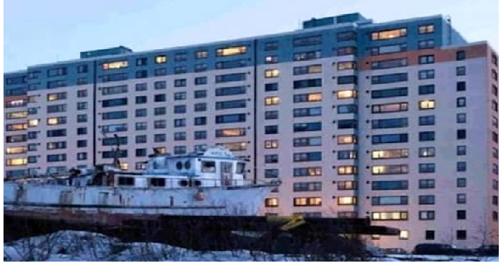 अलास्का के जंगल में बसा ये अनोखा शहर…..एक ही छत के नीचे रहते हैं 217 लोग