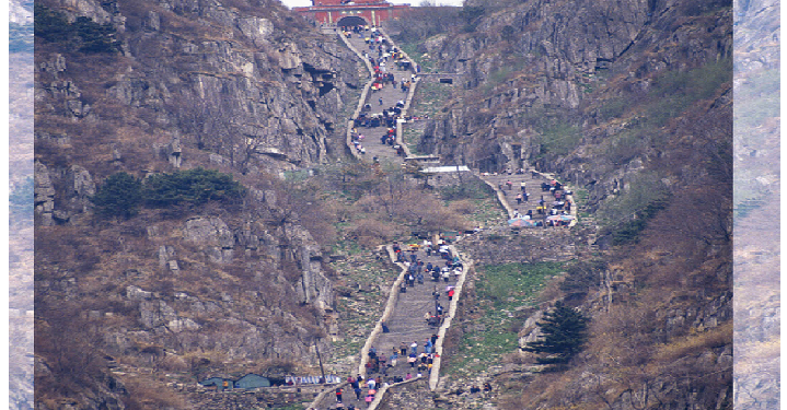 चीन का वो मंदिर जहां पहुंचते ही छिन जाती है पैरों की ताकत