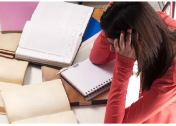 होमवर्क देख भड़के पिता ने कर दिया पुलिस को फोन